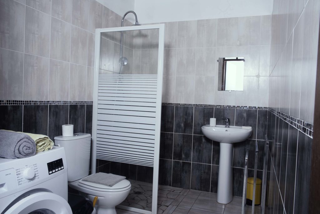 cool-and-fast-kasentof-location-appartement-meuble-cayenne-guyanesalle-de-bain