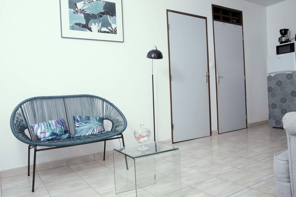cool-and-fast-kasentof-location-appartement-meuble-cayenne-guyanesalon-cool-and-fast
